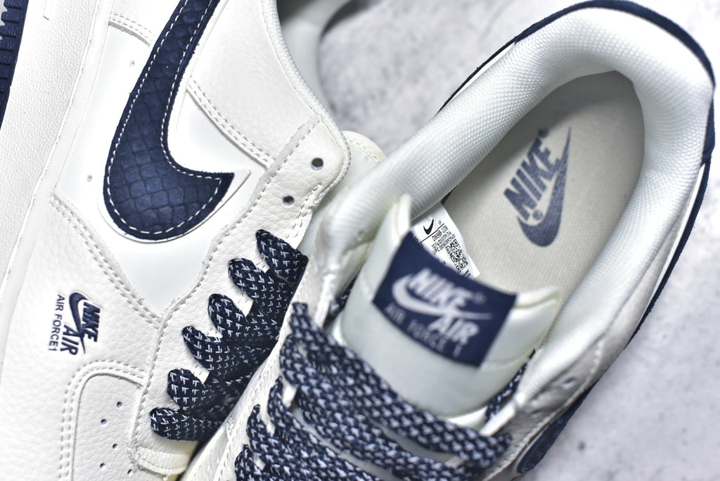 Nike Air Force 1 Low '07 – Navy / White