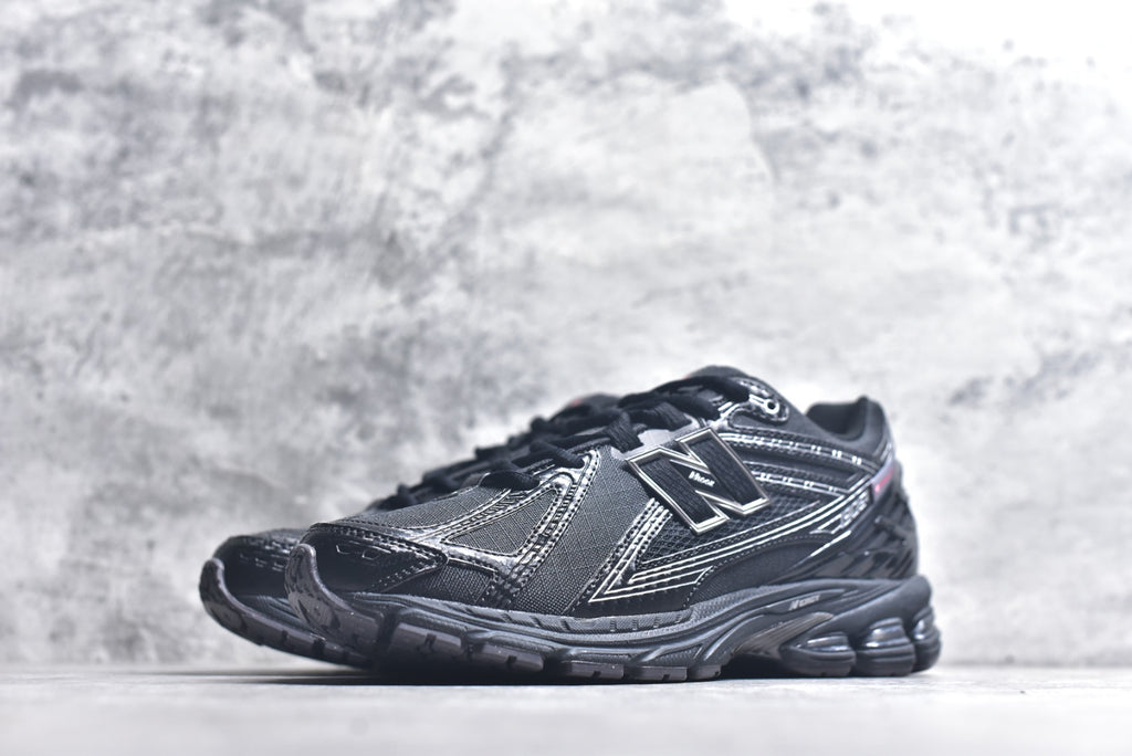 New Balance 1906R – Black / Silver