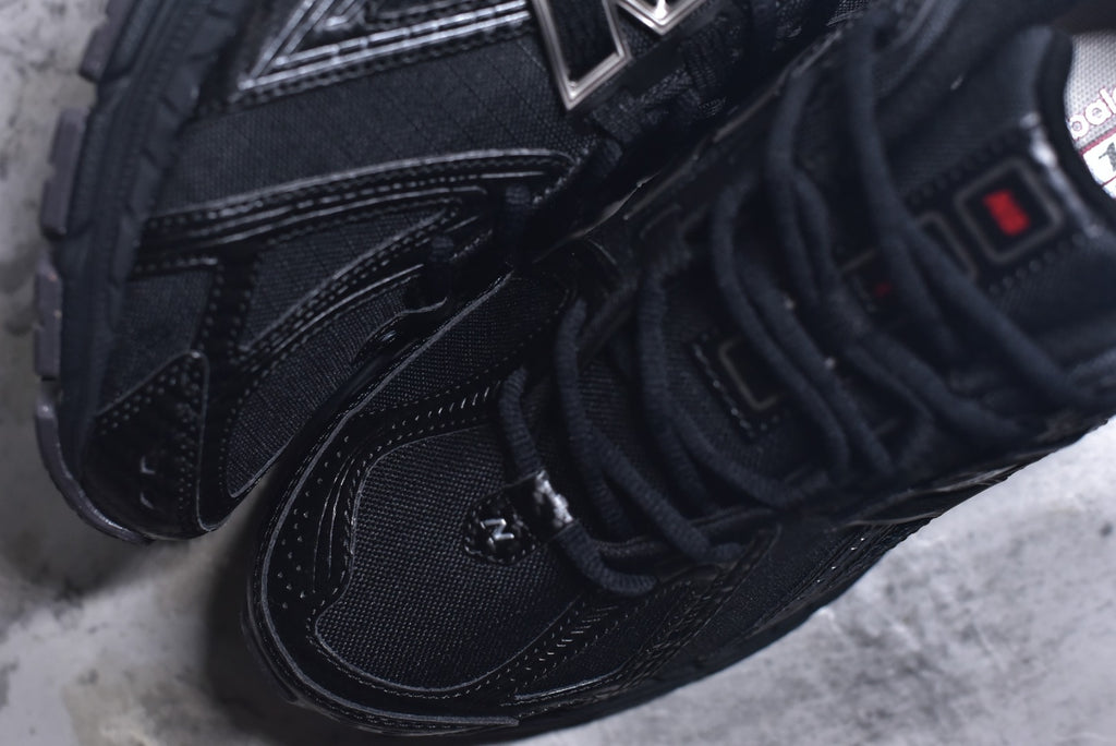 New Balance 1906R – Black / Silver