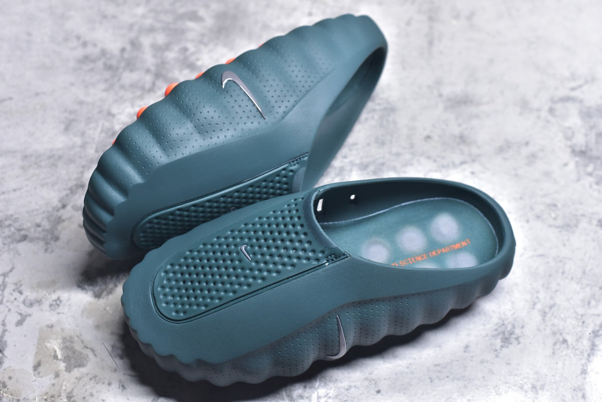 Nike Mind 001 – Closed-Toe Massage Slide | Green