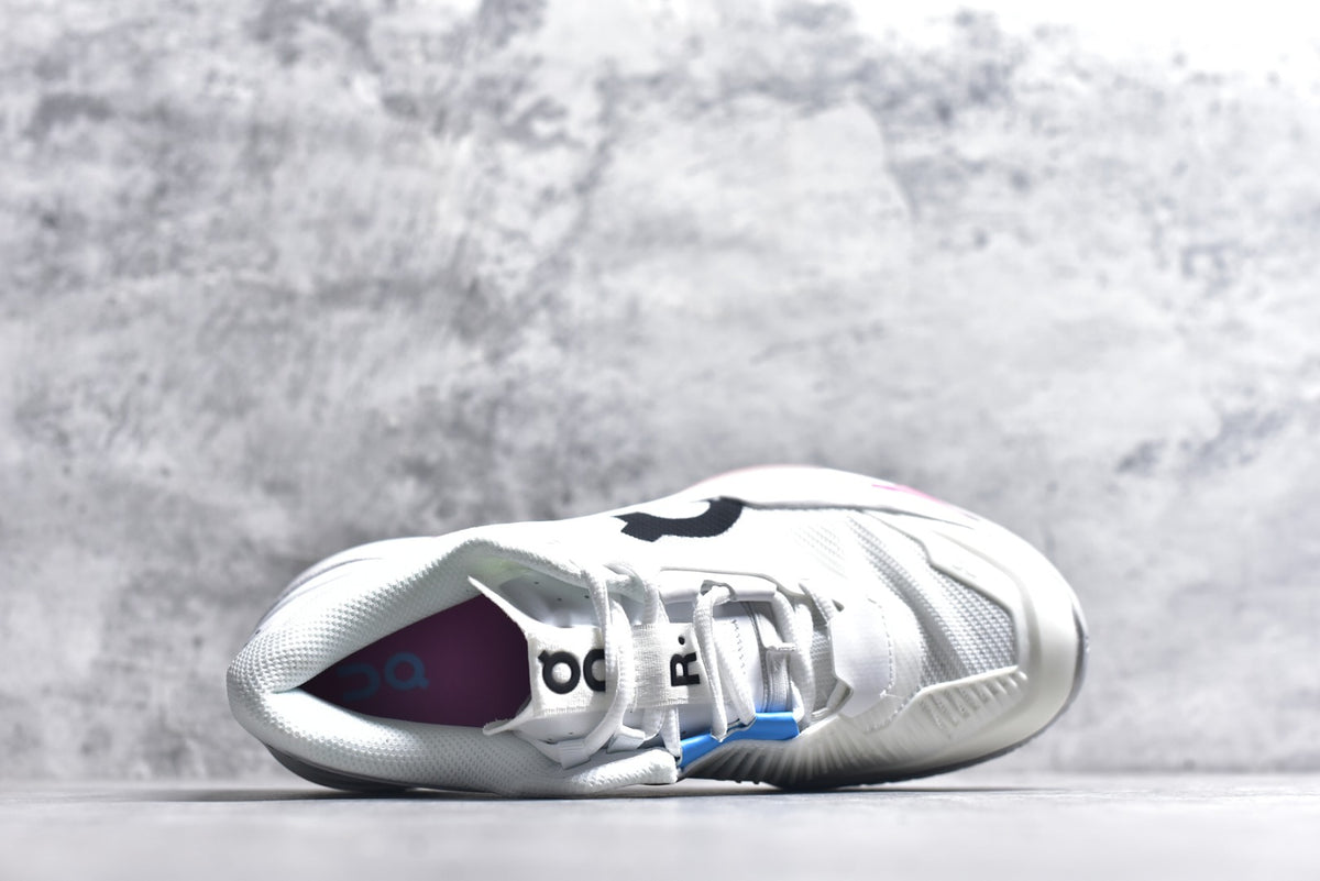 On THE ROGER Pro Fire – Low-Top Tennis Shoe
