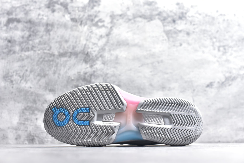 On THE ROGER Pro Fire – Low-Top Tennis Shoe