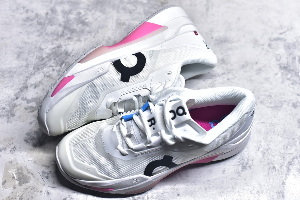 On THE ROGER Pro Fire – Low-Top Tennis Shoe