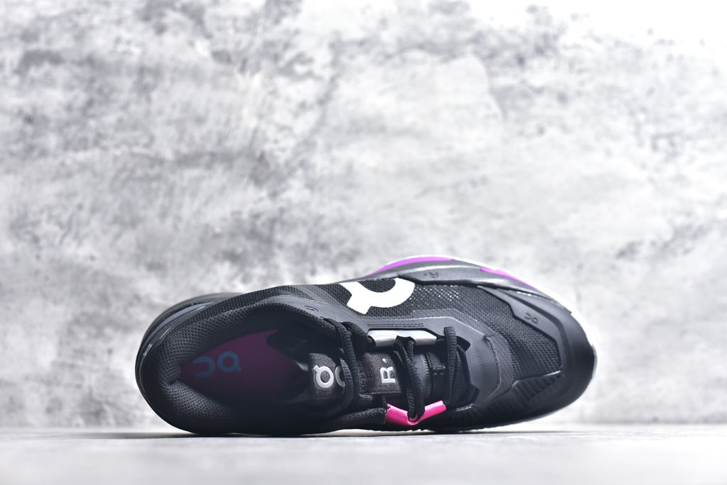 On THE ROGER Pro Fire – Low-Top Tennis Shoe