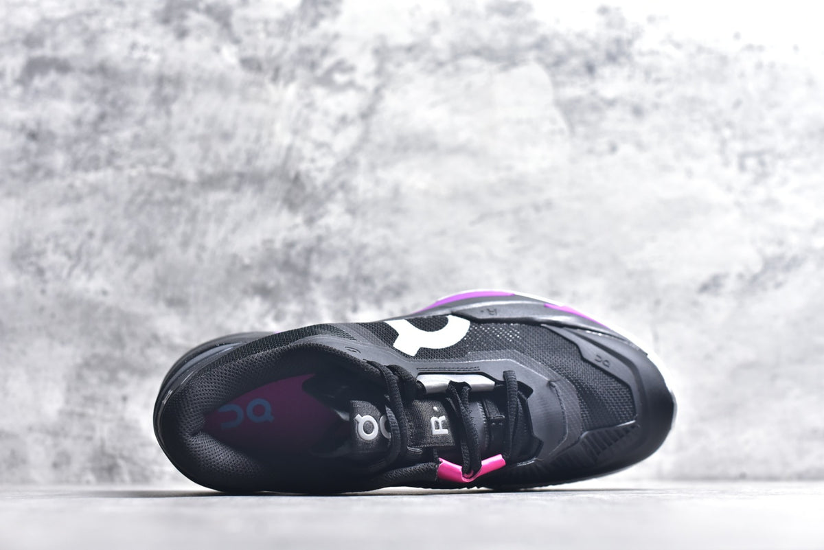 On THE ROGER Pro Fire – Low-Top Tennis Shoe
