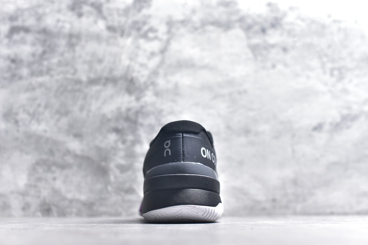On THE ROGER Pro Fire – Low-Top Tennis Shoe