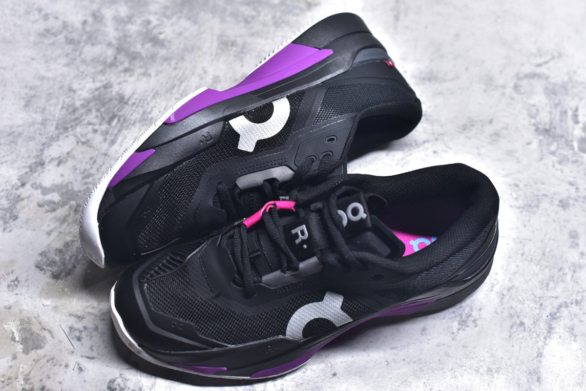 On THE ROGER Pro Fire – Low-Top Tennis Shoe