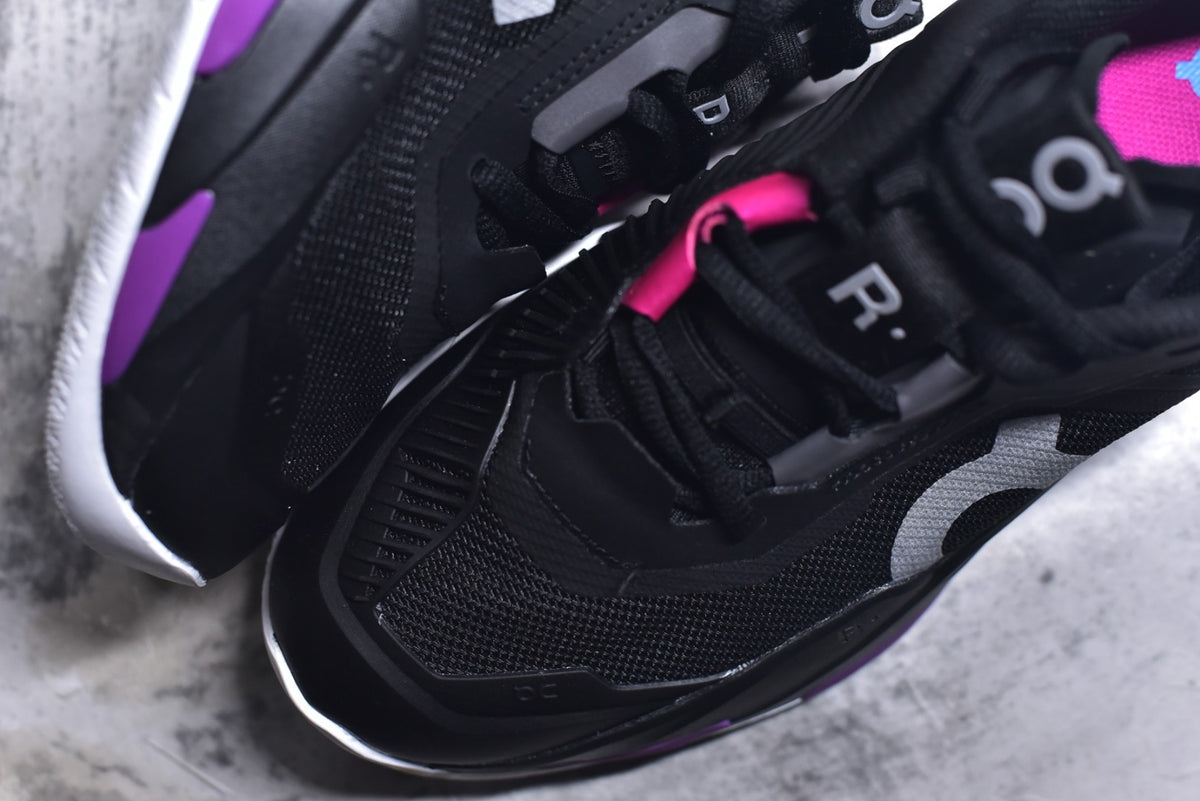 On THE ROGER Pro Fire – Low-Top Tennis Shoe