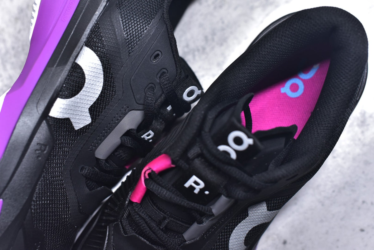 On THE ROGER Pro Fire – Low-Top Tennis Shoe