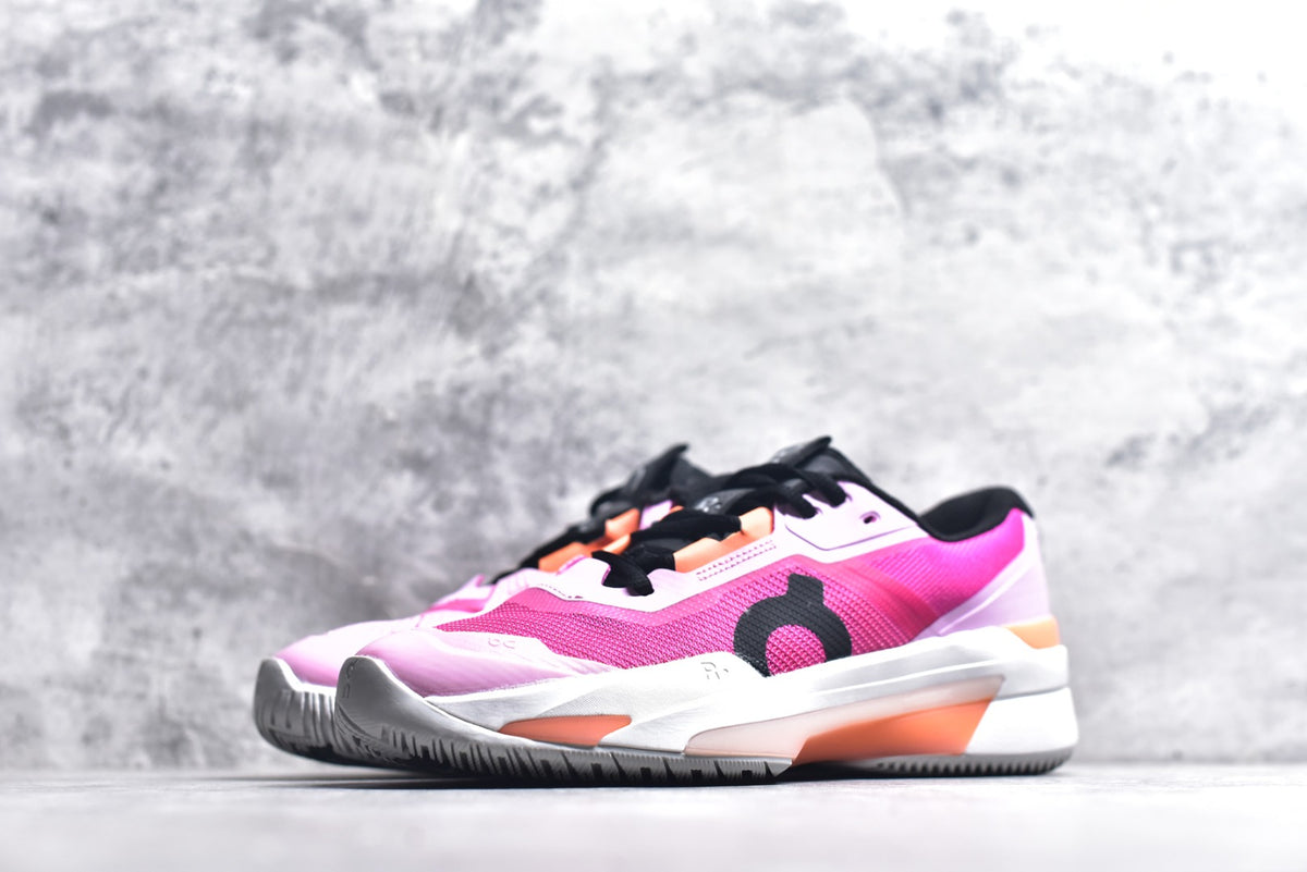 On THE ROGER Pro Fire – Low-Top Tennis Shoe