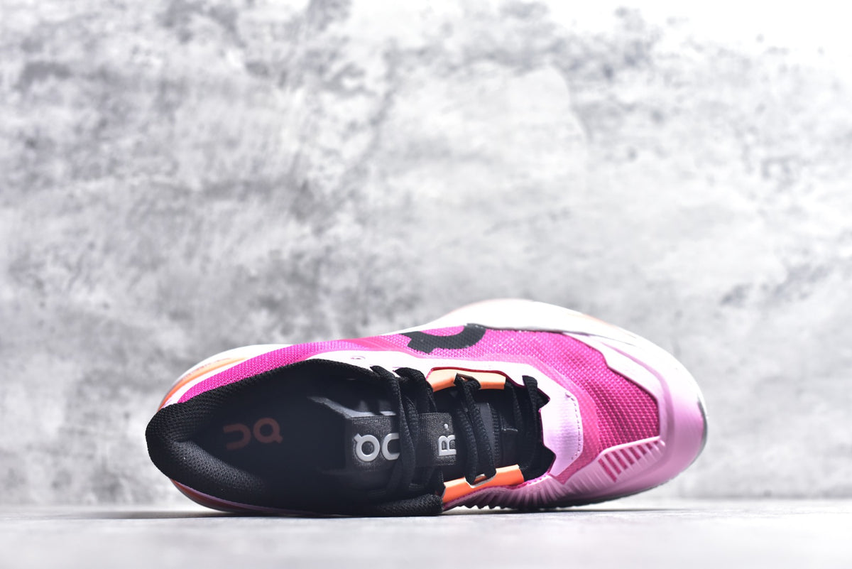 On THE ROGER Pro Fire – Low-Top Tennis Shoe