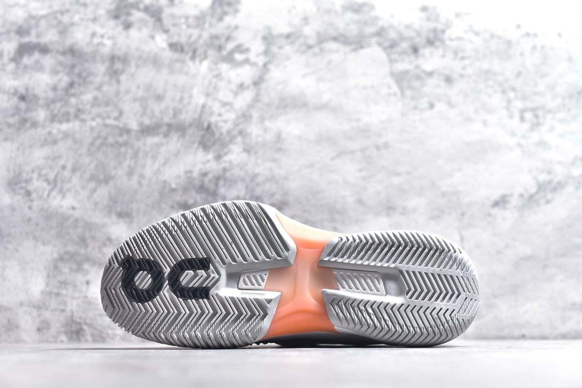 On THE ROGER Pro Fire – Low-Top Tennis Shoe