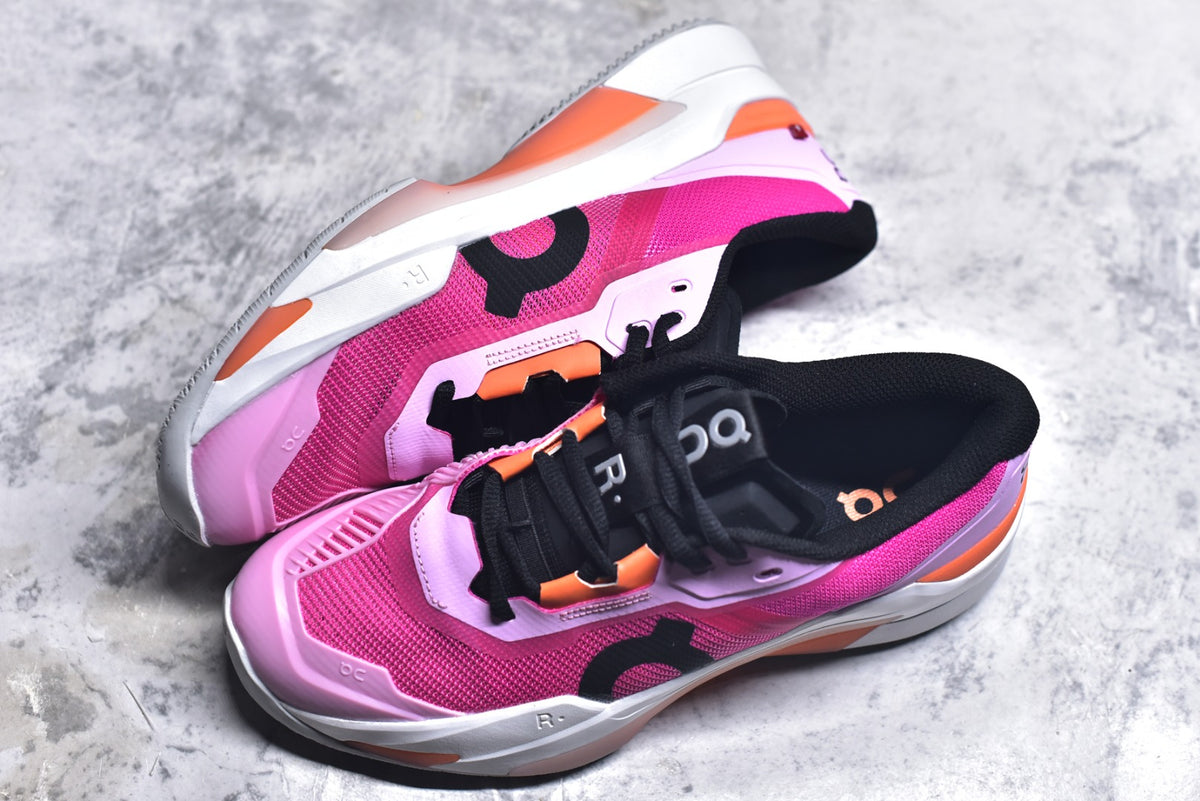 On THE ROGER Pro Fire – Low-Top Tennis Shoe