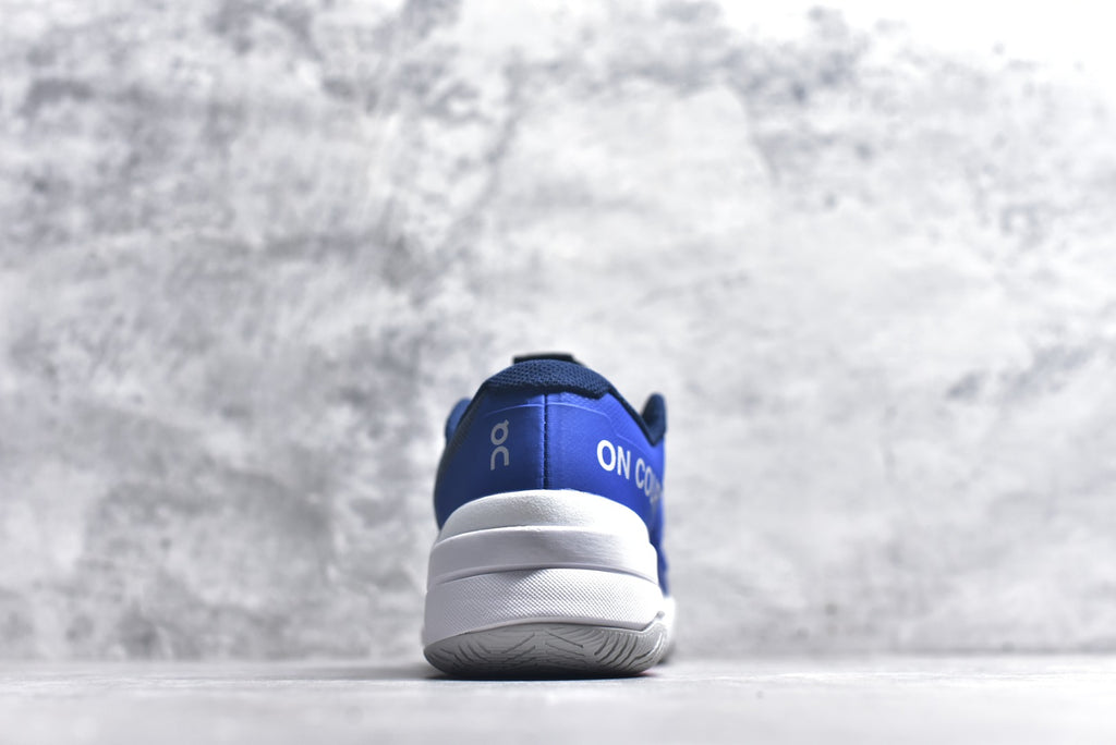 On THE ROGER Pro Fire – Low-Top Tennis Shoe