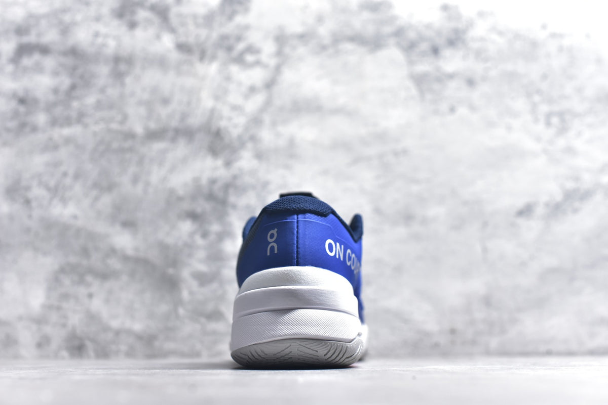 On THE ROGER Pro Fire – Low-Top Tennis Shoe