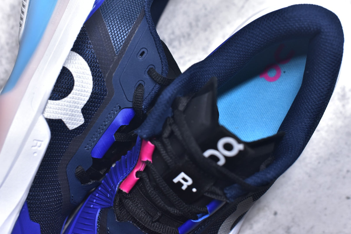 On THE ROGER Pro Fire – Low-Top Tennis Shoe