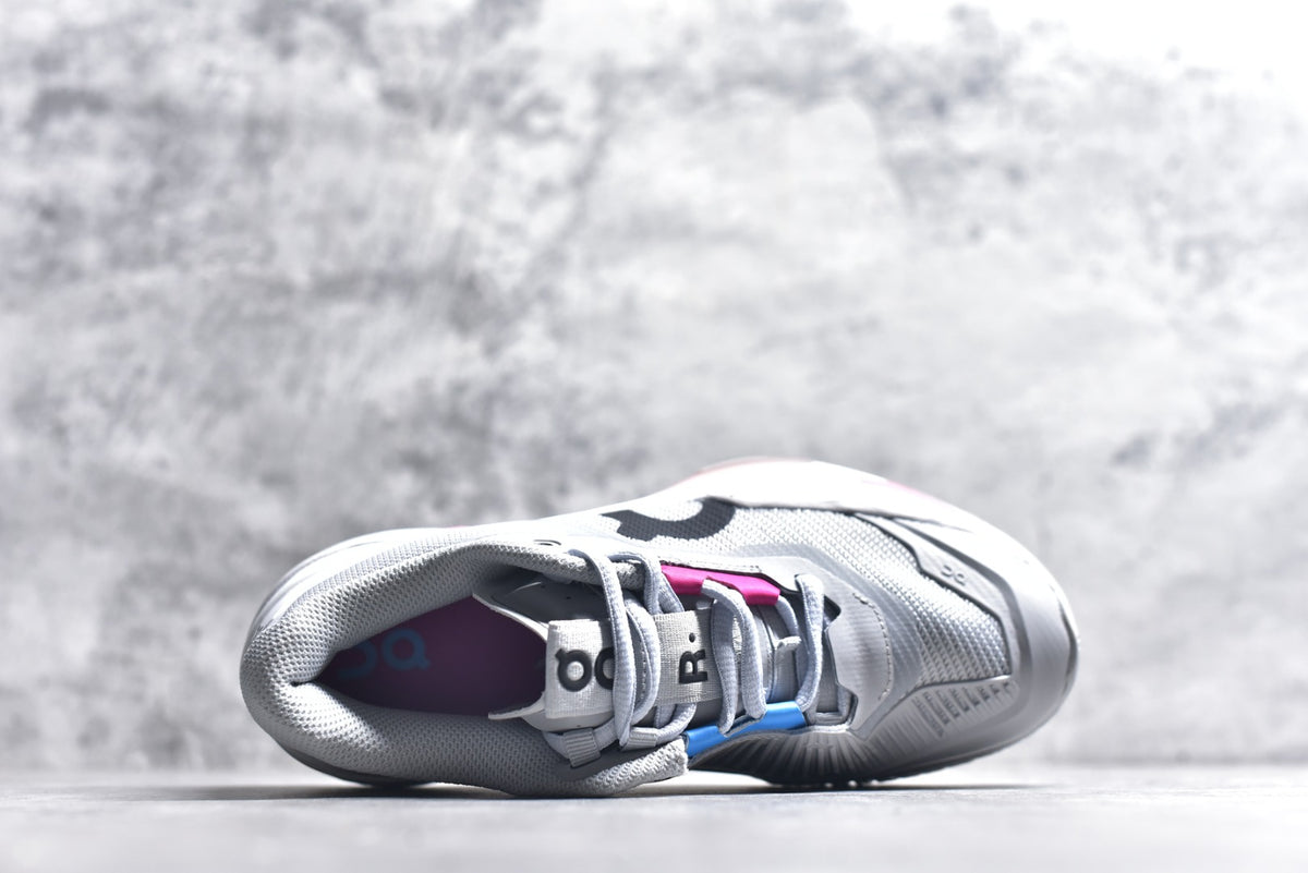 On THE ROGER Pro Fire – Low-Top Tennis Shoe
