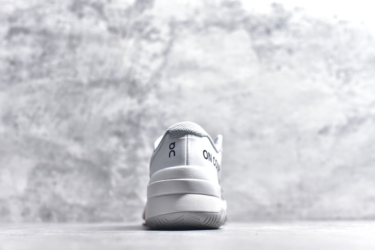 On THE ROGER Pro Fire – Low-Top Tennis Shoe
