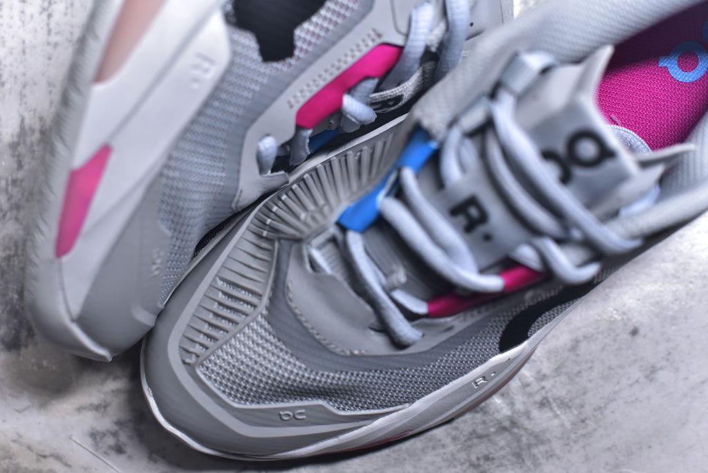 On THE ROGER Pro Fire – Low-Top Tennis Shoe