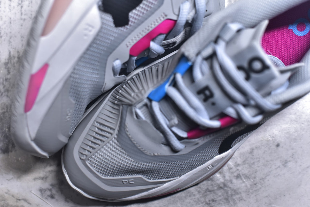 On THE ROGER Pro Fire – Low-Top Tennis Shoe