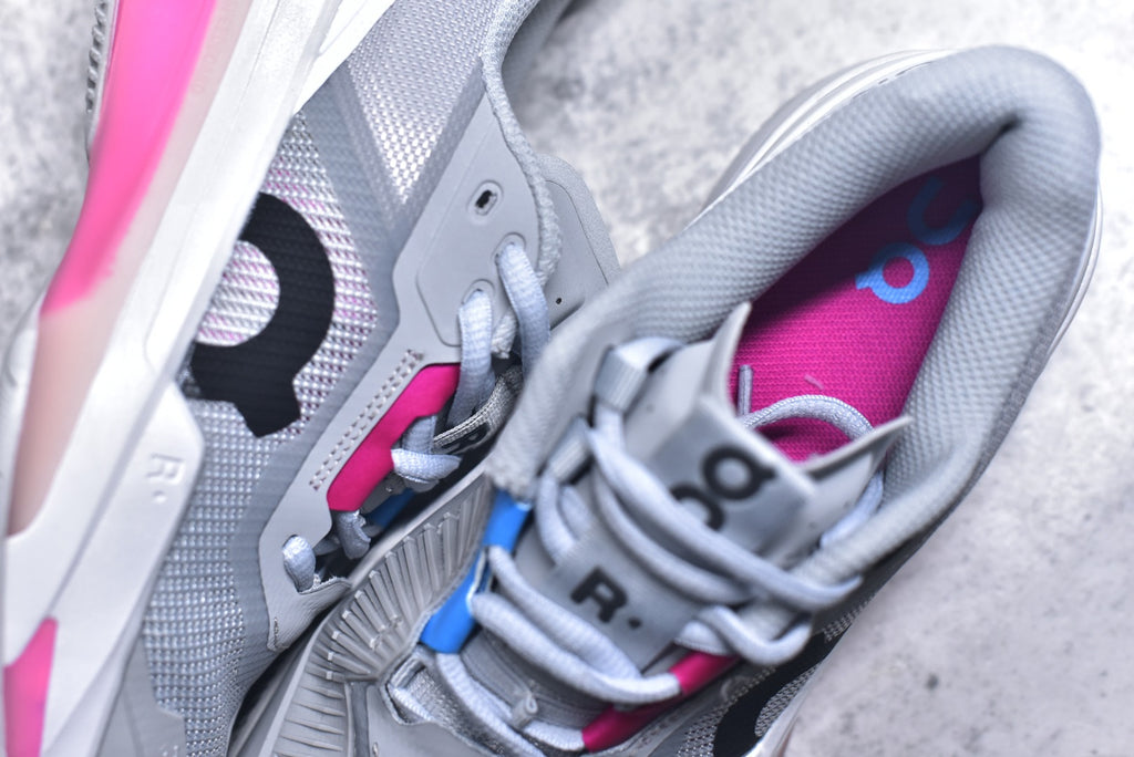 On THE ROGER Pro Fire – Low-Top Tennis Shoe