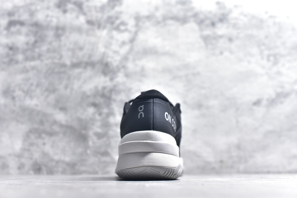 On THE ROGER Pro Fire – Low-Top Tennis Shoe
