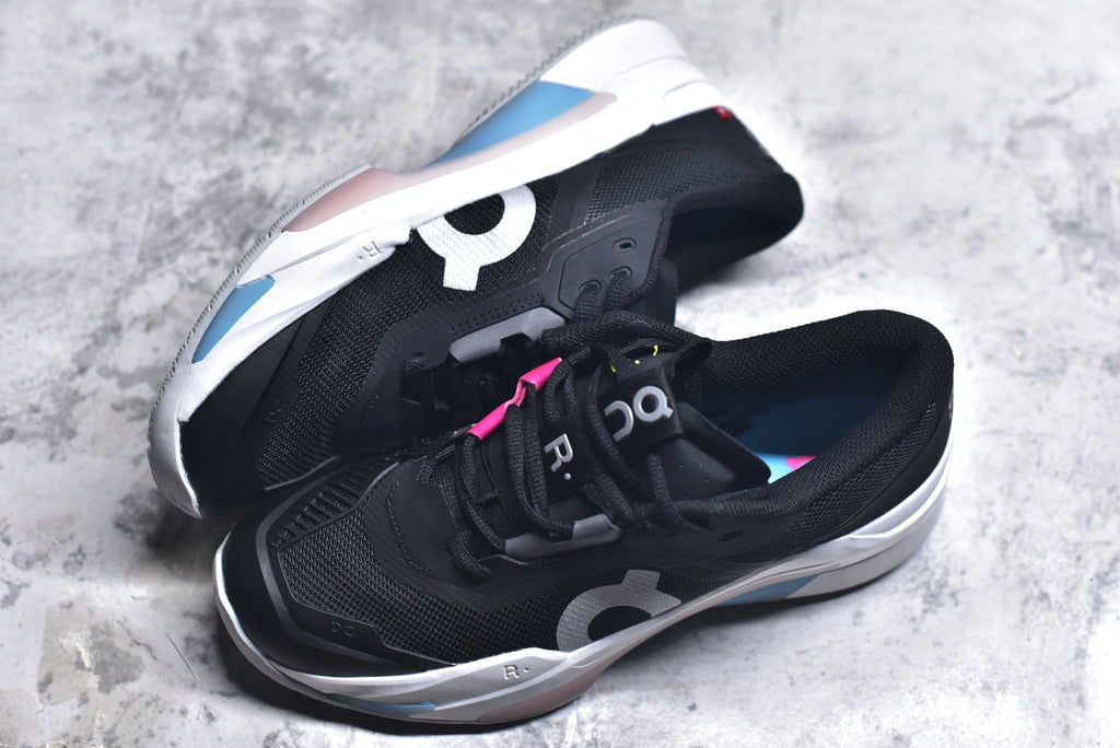 On THE ROGER Pro Fire – Low-Top Tennis Shoe