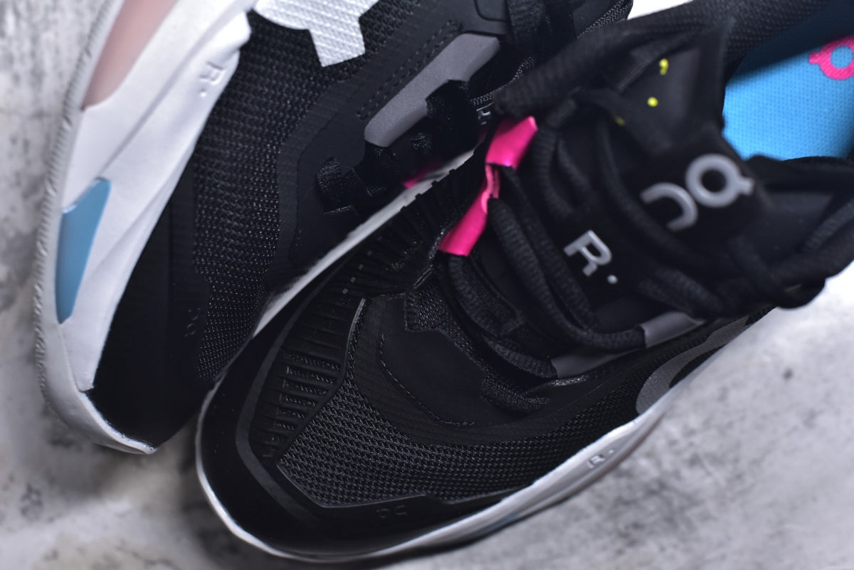 On THE ROGER Pro Fire – Low-Top Tennis Shoe
