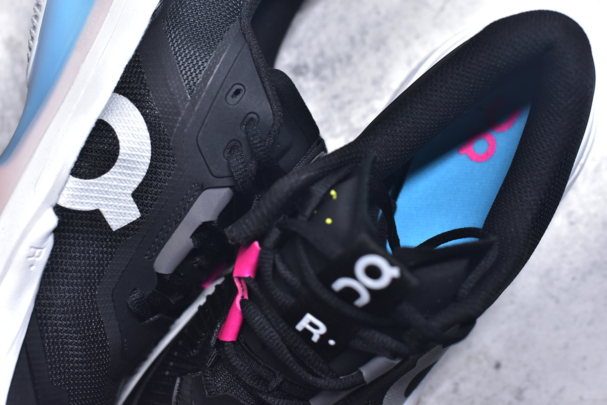 On THE ROGER Pro Fire – Low-Top Tennis Shoe