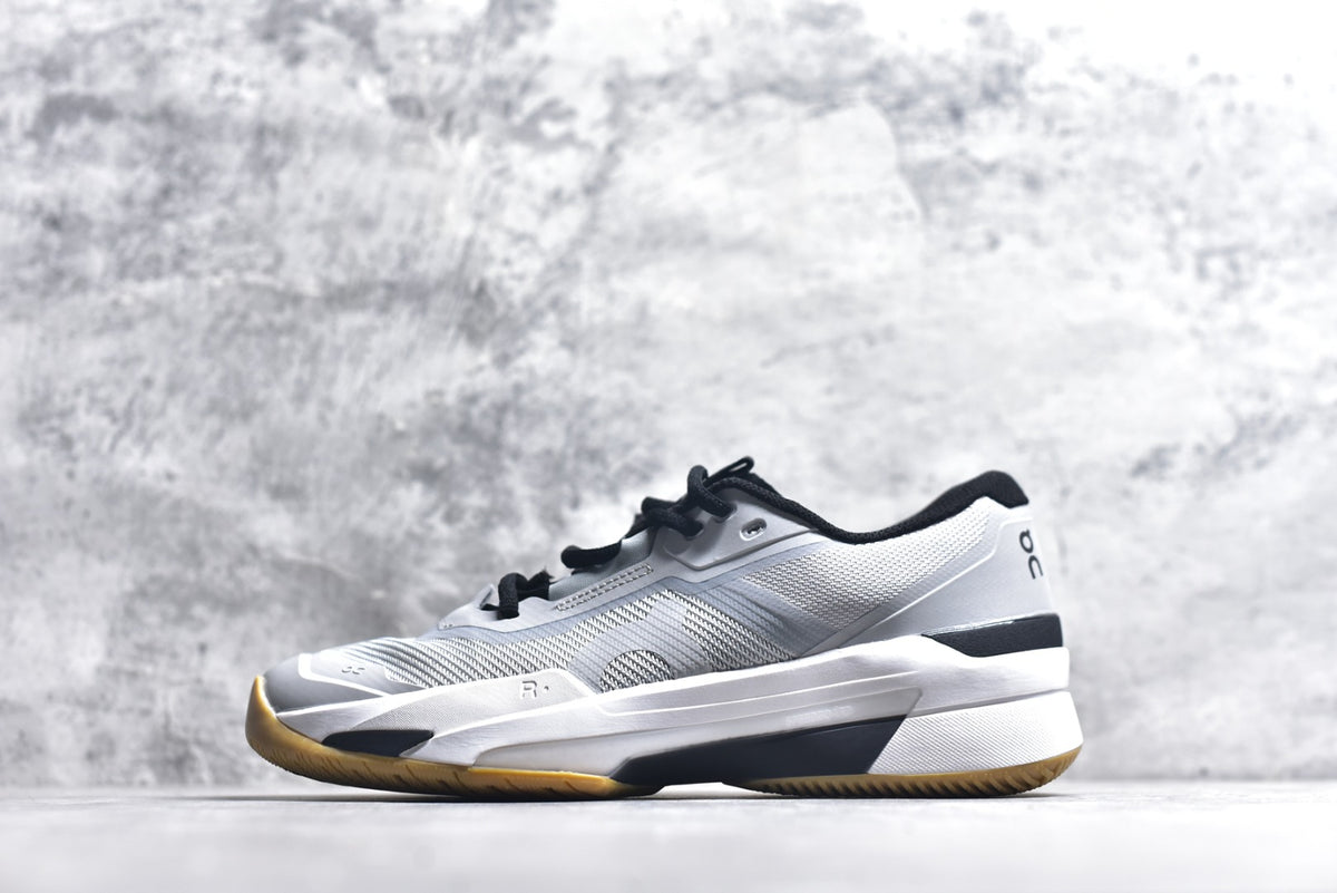 On THE ROGER Pro Fire – Low-Top Tennis Shoe