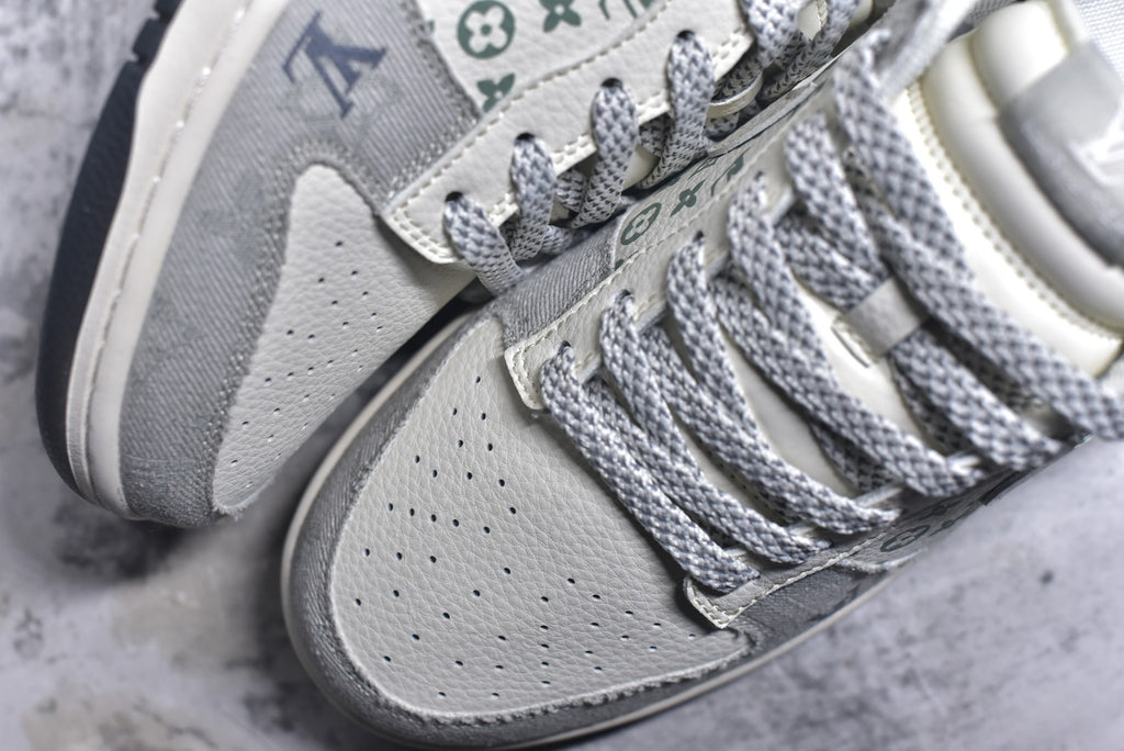 Nike SB Dunk Low Light Grey/Cream Monogram Print Sneaker XX3168-141