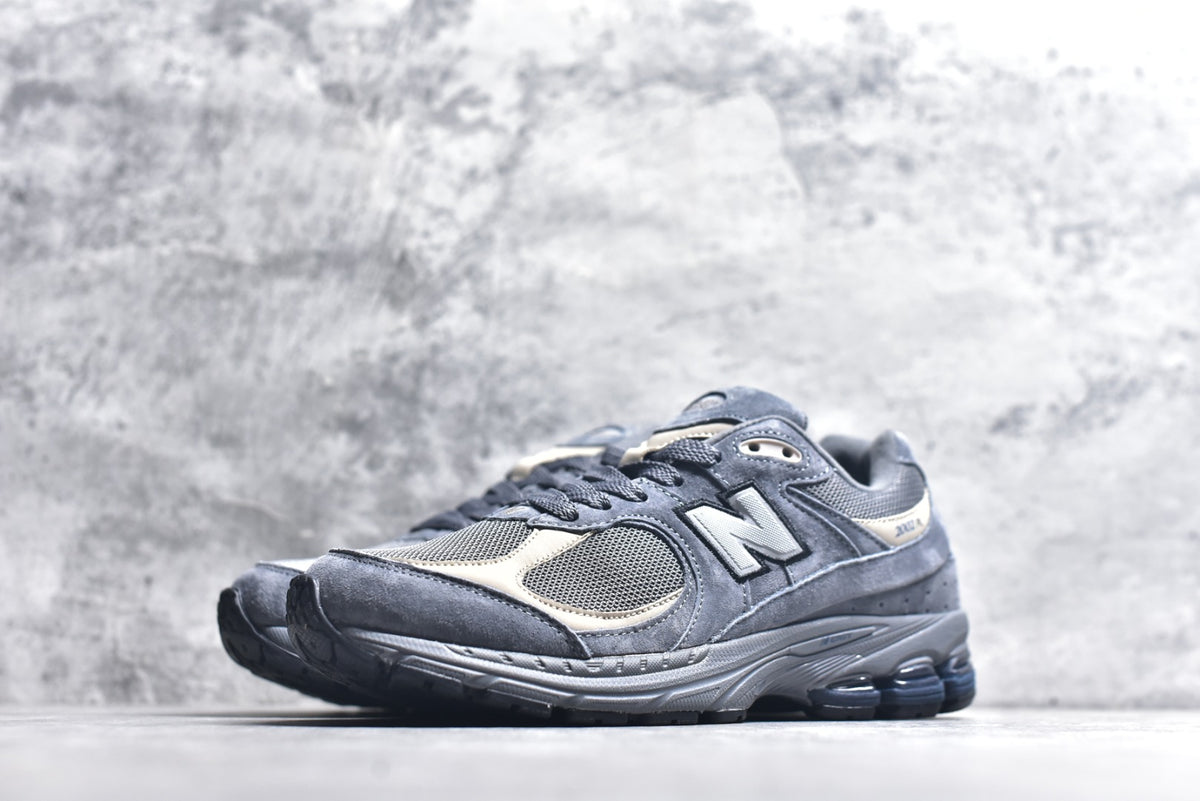 New Balance 2002R Retro Lifestyle Sneaker M2002RTC