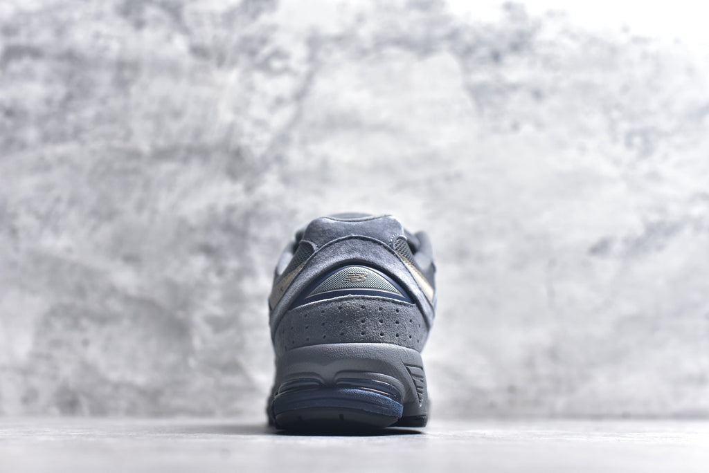 New Balance 2002R Retro Lifestyle Sneaker M2002RTC