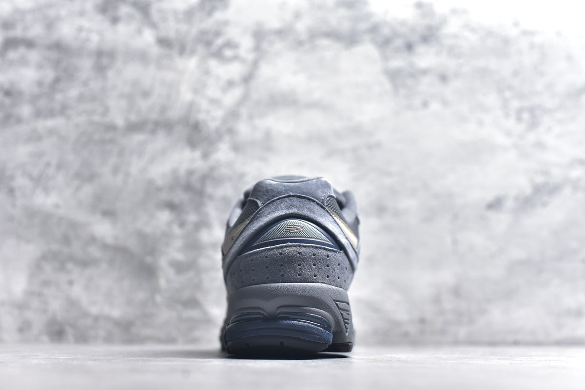 New Balance 2002R Retro Lifestyle Sneaker M2002RTC