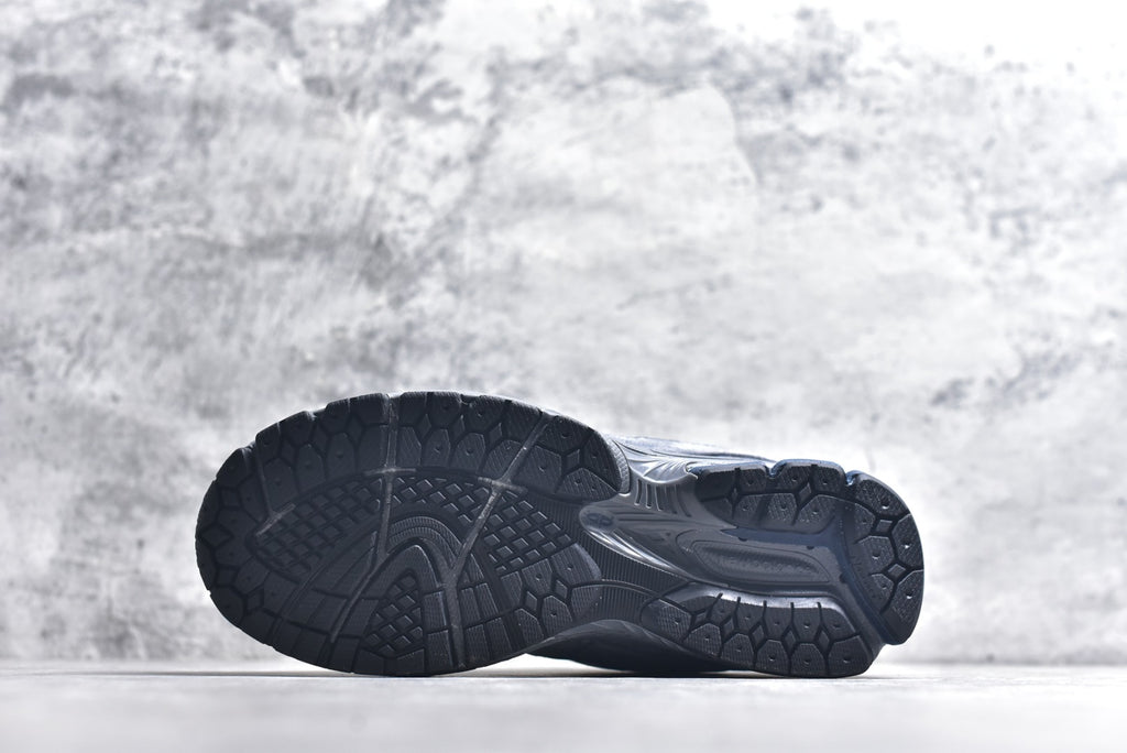 New Balance 2002R Retro Lifestyle Sneaker M2002RTC