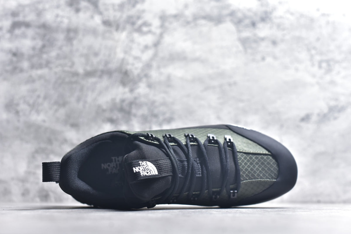 The North Face Chilkat V Cognito WP Low-Top Waterproof Outdoor Shoe NF0A817BKOW-086