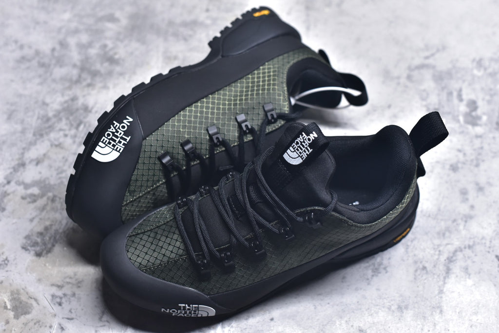 The North Face Chilkat V Cognito WP Low-Top Waterproof Outdoor Shoe NF0A817BKOW-086