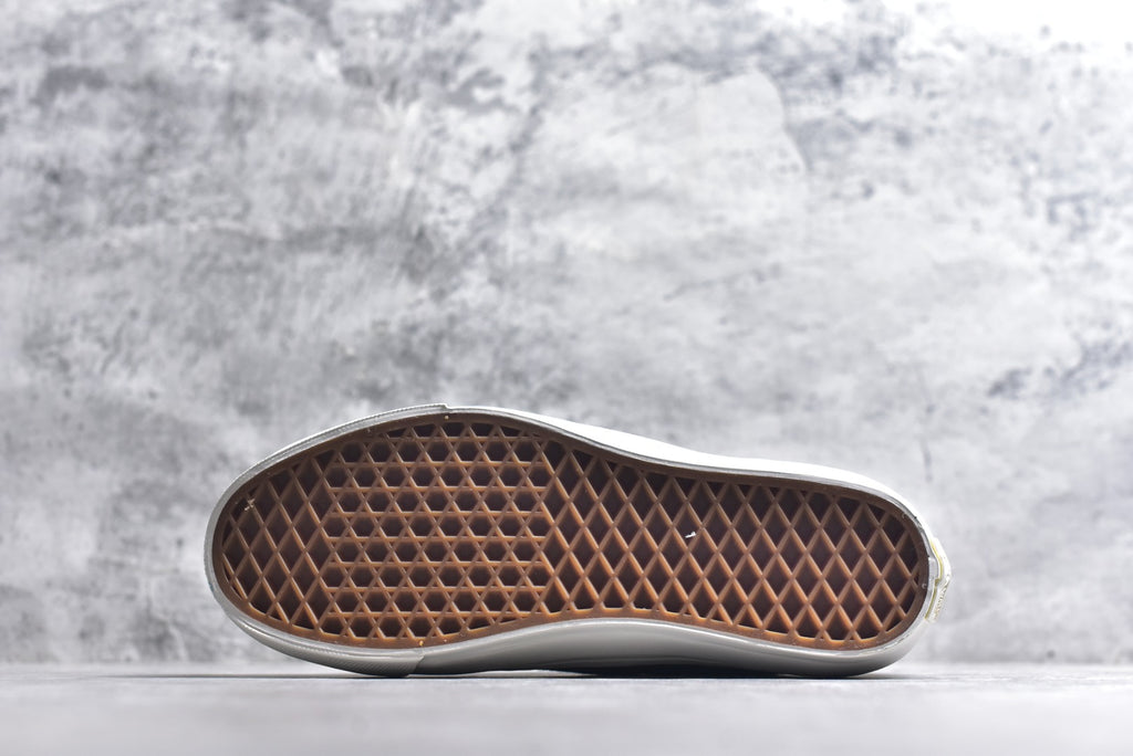 Vans Old Skool 165V | Classic Low-Top Vulcanized Canvas Skate Shoe (VN000EFKBRD)