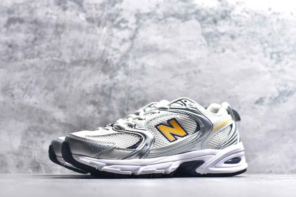 New Balance 530 | Retro Casual Running Shoe (MR530153)