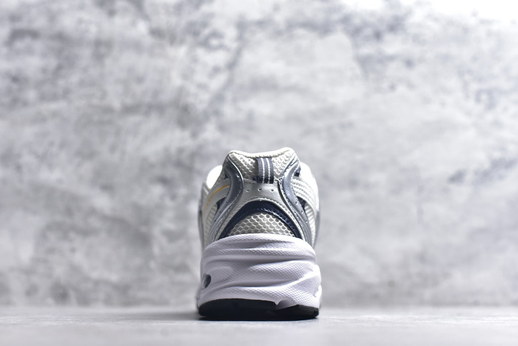New Balance 530 | Retro Casual Running Shoe (MR530153)