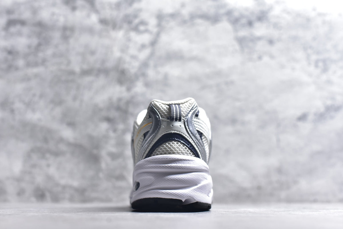 New Balance 530 | Retro Casual Running Shoe (MR530153)