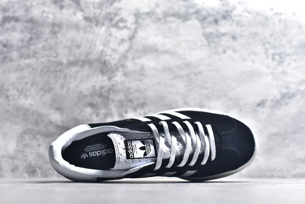 Adidas Originals Samba OG | Retro Classic Lightweight Low-Top Skate Shoe (HQ6912)