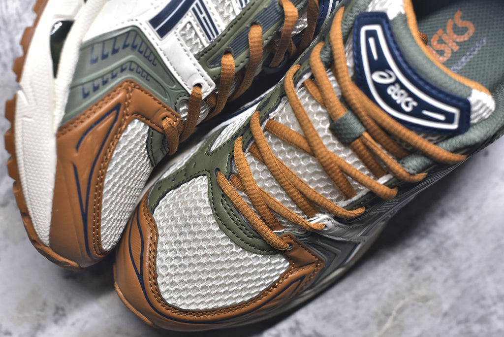 ASICS GEL-KAYANO 14 Retro Cushioned Running Shoes