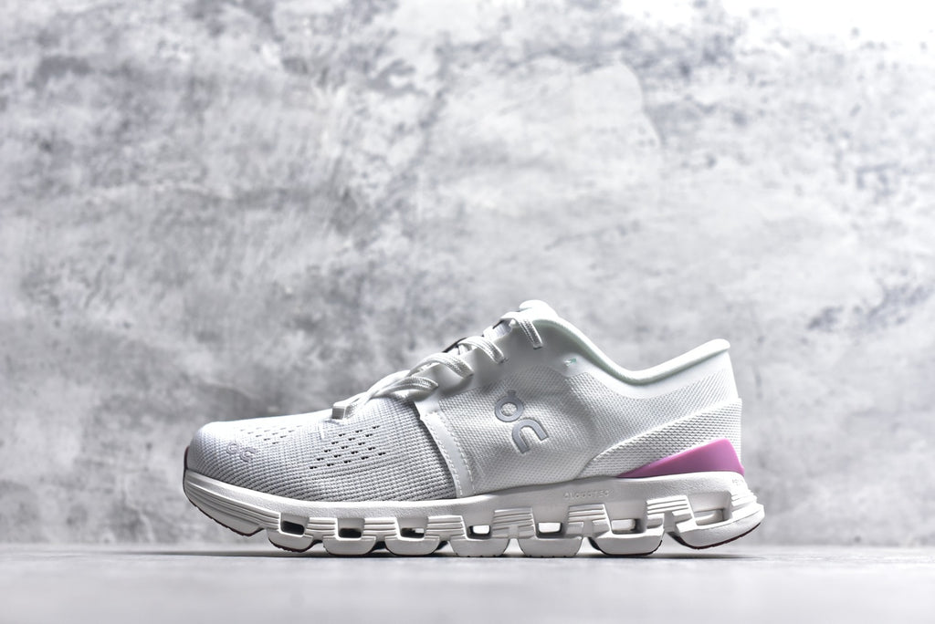 On Cloud X 4 Low-Top Training & Running Shoe – Unisex