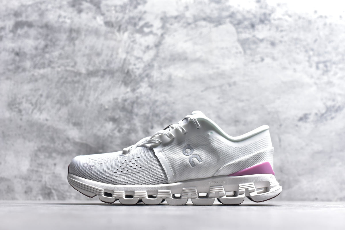 On Cloud X 4 Low-Top Training & Running Shoe – Unisex