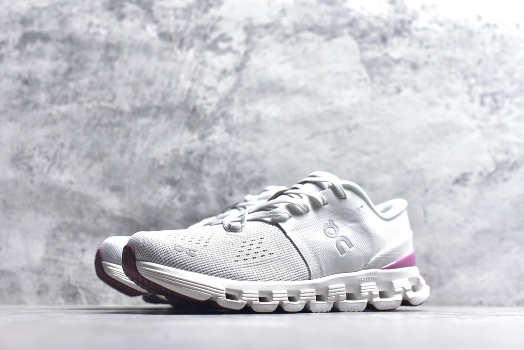 On Cloud X 4 Low-Top Training & Running Shoe – Unisex