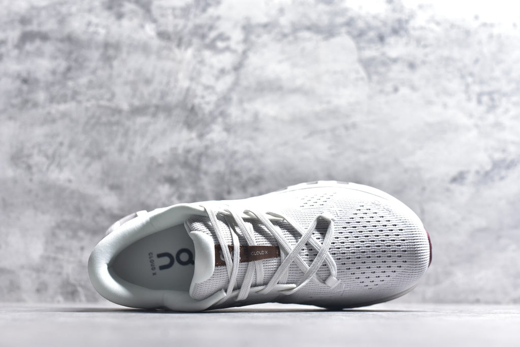 On Cloud X 4 Low-Top Training & Running Shoe – Unisex