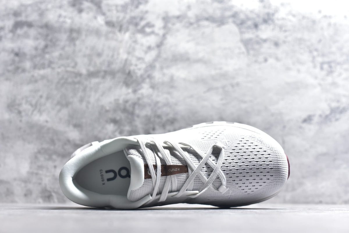 On Cloud X 4 Low-Top Training & Running Shoe – Unisex