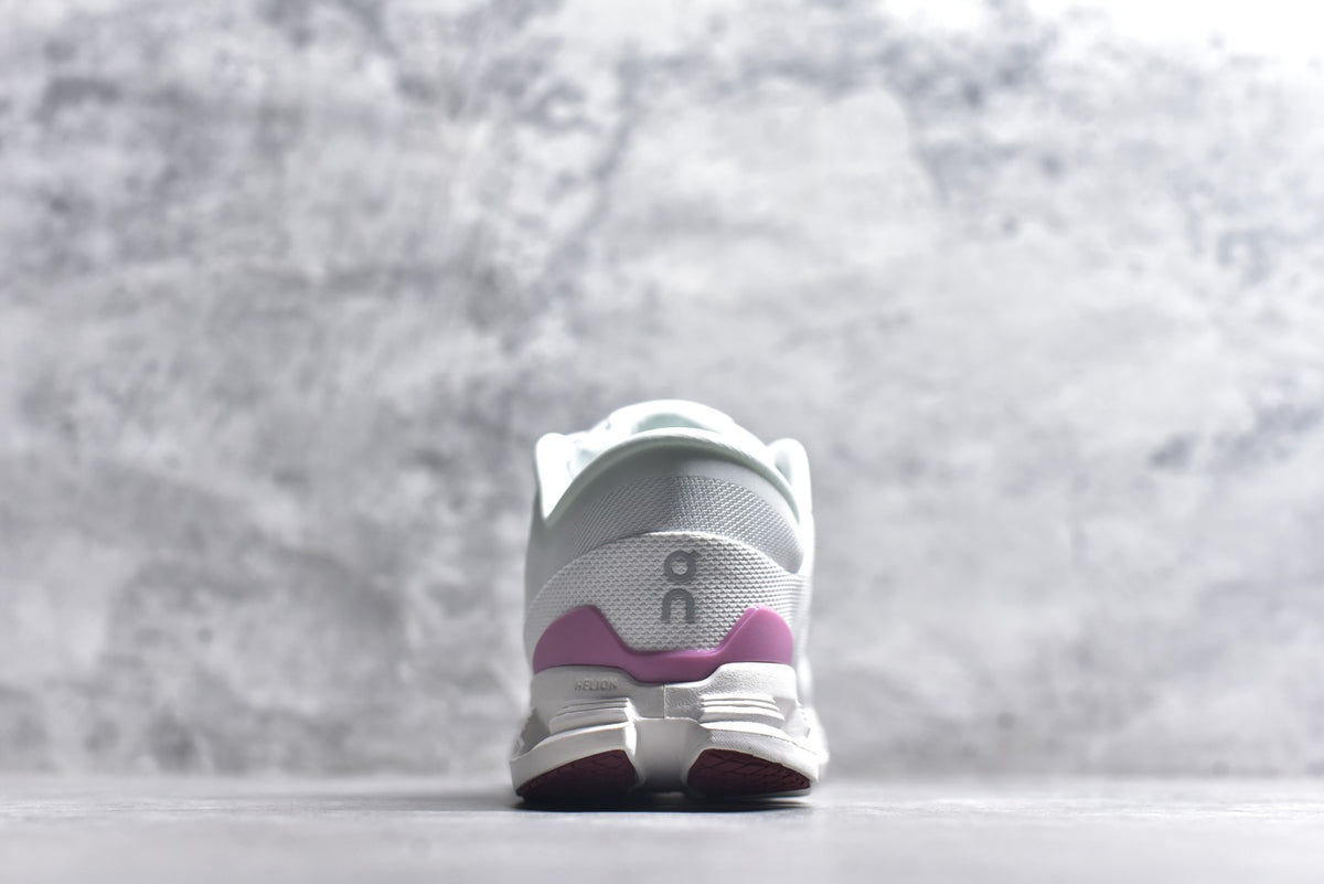 On Cloud X 4 Low-Top Training & Running Shoe – Unisex