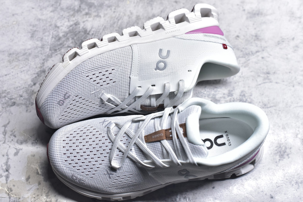 On Cloud X 4 Low-Top Training & Running Shoe – Unisex